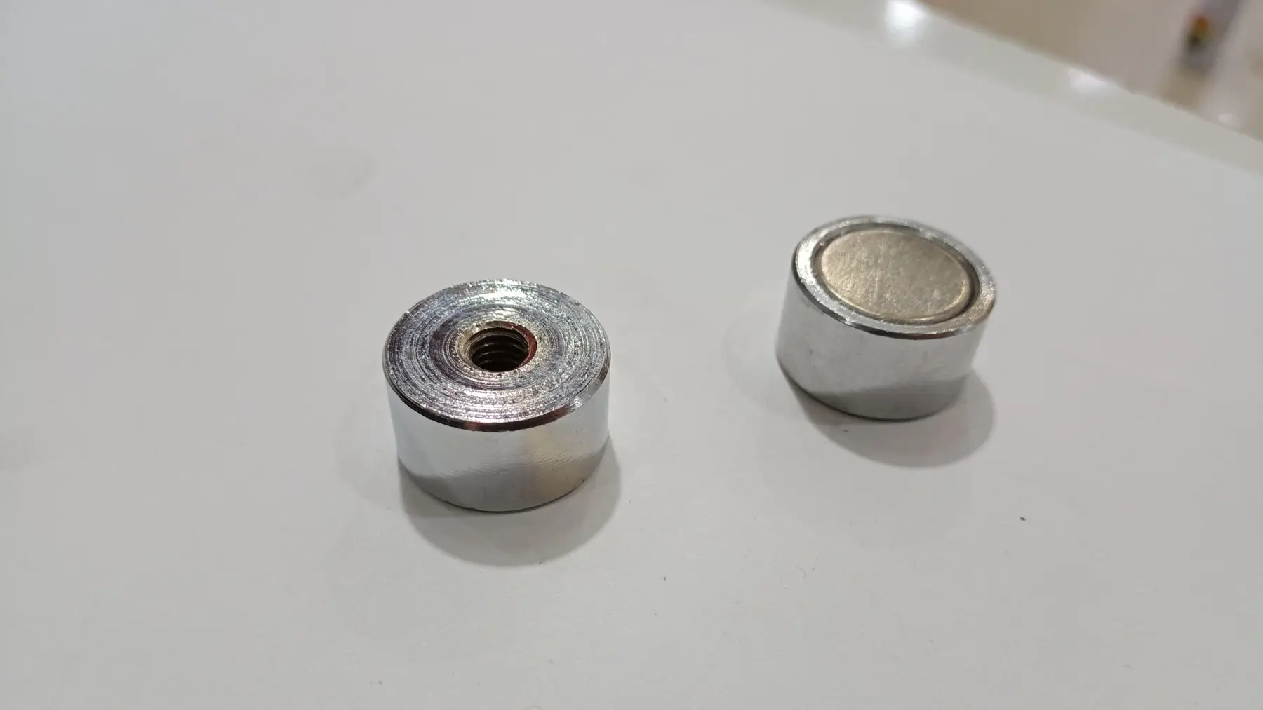 آهنربا فریم دار پیچ‌خور 20x10 میلی متری گرید 42N | الکتروکیت معینی